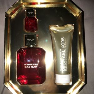 Michael Kors Sexy Ruby Eau De Parfum Spray